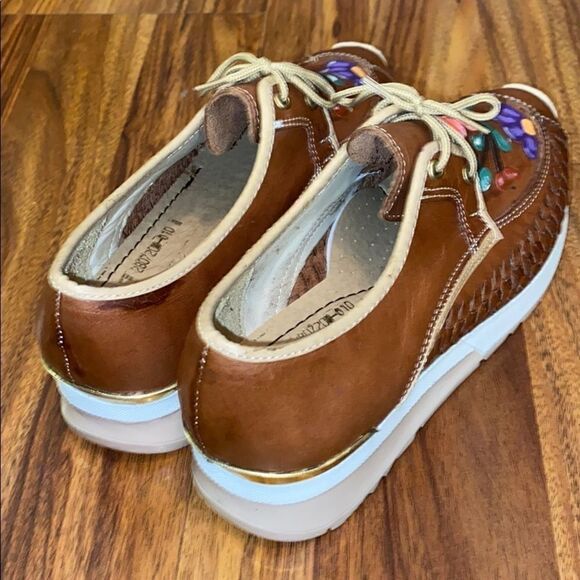 Agave Girl NWOT Handmade Floral Leather Shoes Hand Painted Womens Size 6 - Picture 4 of 7